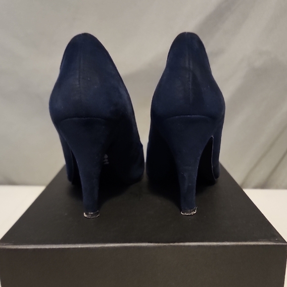 Classic Navy Blue Suede Heels with Pointed Toe - Picture 6 of 8